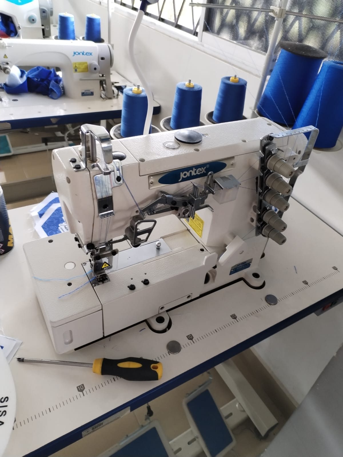 Mantenimiento de maquinas de coser industriales, semi industriales, domesticas y venta de repuestos de toda clase y de maquinas de coser