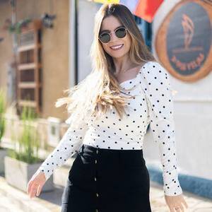 Blusa con pepita blanca